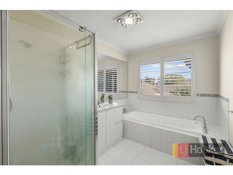 12 Pacific Dr, Aspendale Gardens VIC 3195