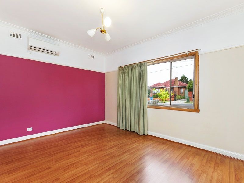 2 LOLLER ST, Springvale VIC 3171