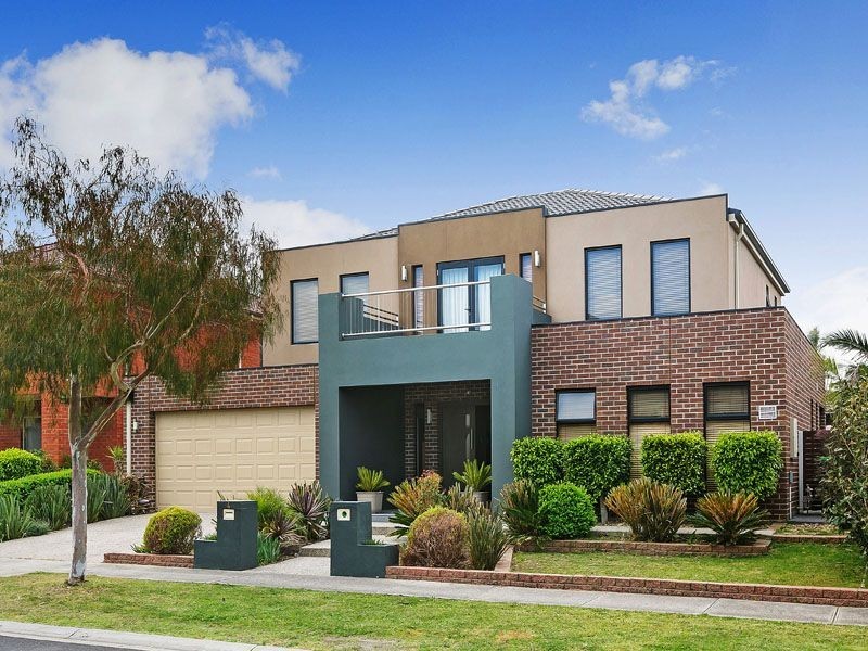 4 PARADE AVENUE, Keysborough VIC 3173