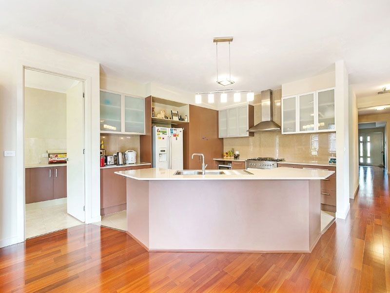 4 PARADE AVENUE, Keysborough VIC 3173