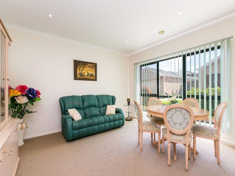 11/13 GOLDEN GROVE, Springvale South VIC 3172