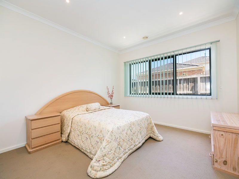 11/13 GOLDEN GROVE, Springvale South VIC 3172