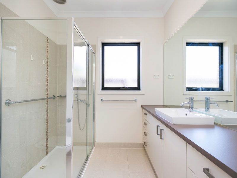 11/13 GOLDEN GROVE, Springvale South VIC 3172