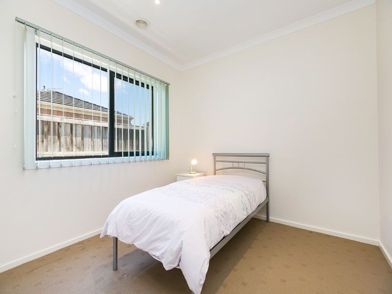 11/13 GOLDEN GROVE, Springvale South VIC 3172