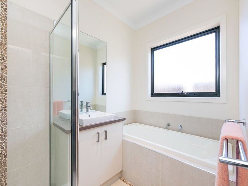 11/13 GOLDEN GROVE, Springvale South VIC 3172