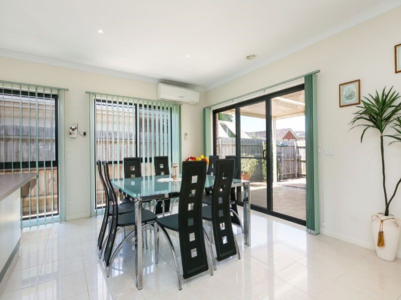 11/13 GOLDEN GROVE, Springvale South VIC 3172