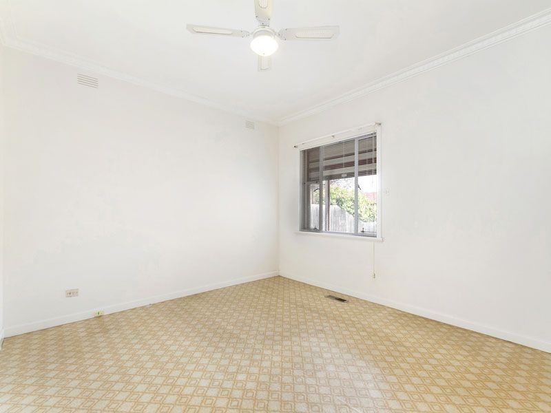 34 Avondale  St, Springvale VIC 3171