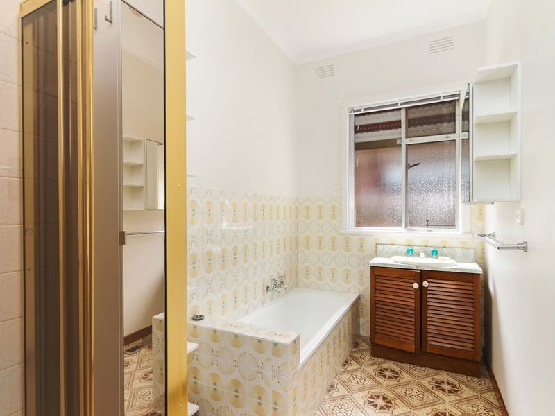 34 Avondale  St, Springvale VIC 3171