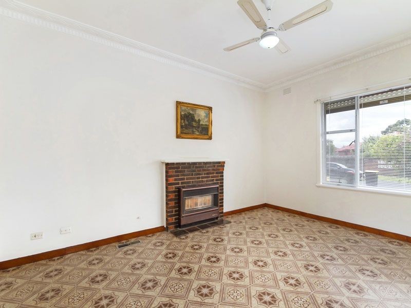 34 Avondale  St, Springvale VIC 3171