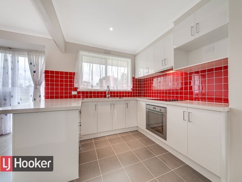 9 CARLYON CRT, Springvale VIC 3171