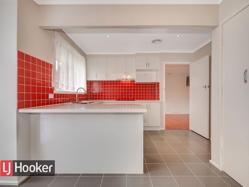 9 CARLYON CRT, Springvale VIC 3171