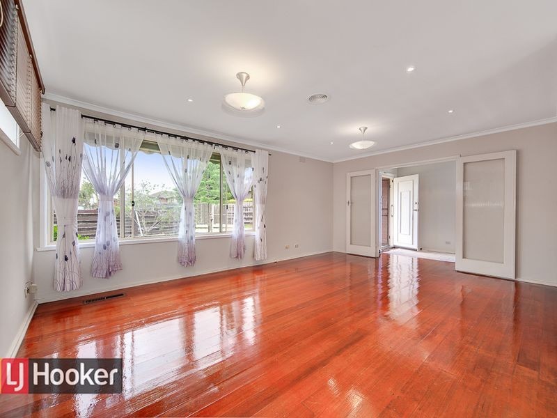 9 CARLYON CRT, Springvale VIC 3171