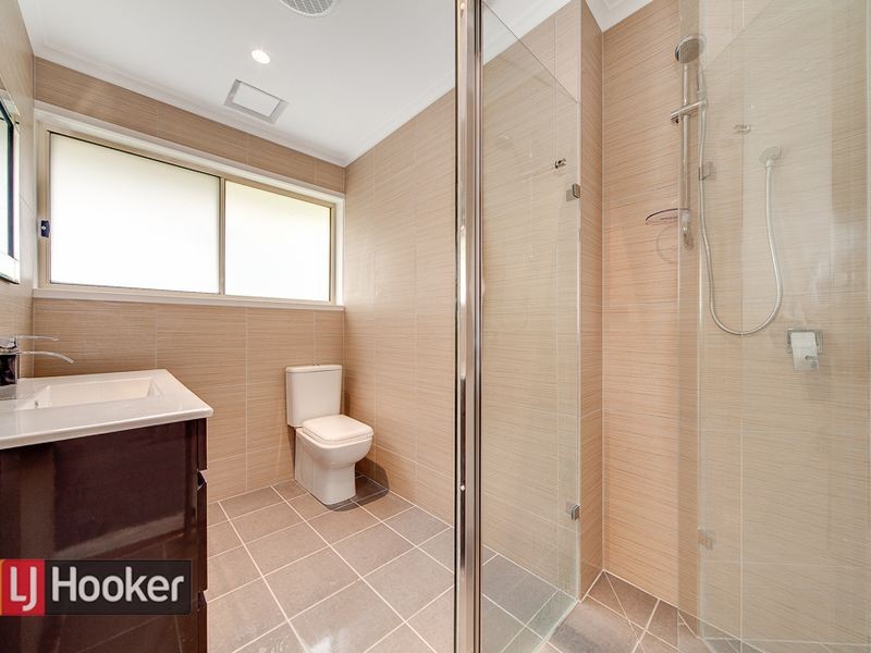 9 CARLYON CRT, Springvale VIC 3171