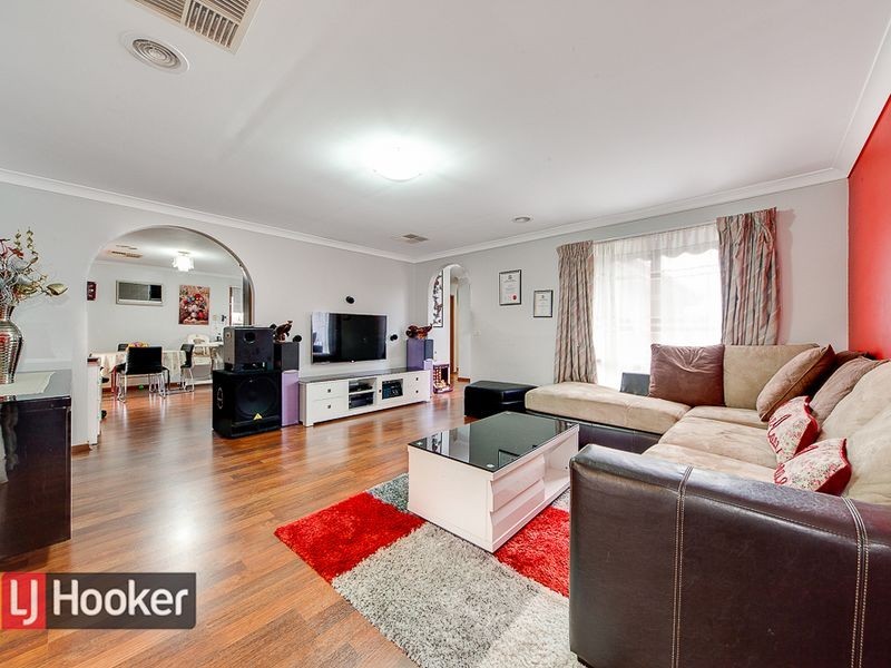 16 SIMON COURT, Hampton Park VIC 3976