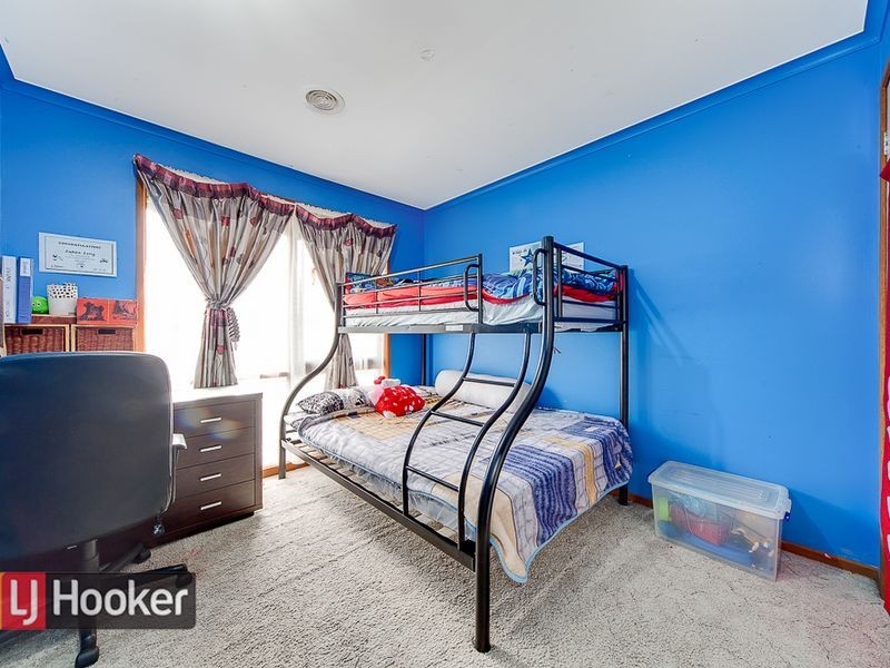 16 SIMON COURT, Hampton Park VIC 3976