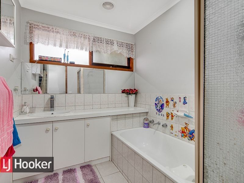 16 SIMON COURT, Hampton Park VIC 3976
