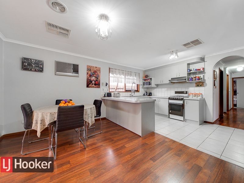 16 SIMON COURT, Hampton Park VIC 3976