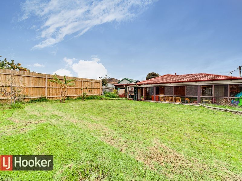 16 SIMON COURT, Hampton Park VIC 3976