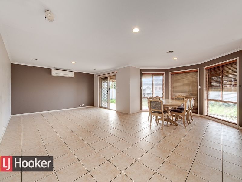 2 ASHBROOK WAY, Cranbourne West VIC 3977