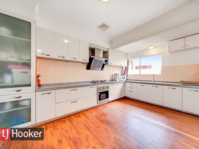 21 NEWCOMEN ROAD, Springvale VIC 3171