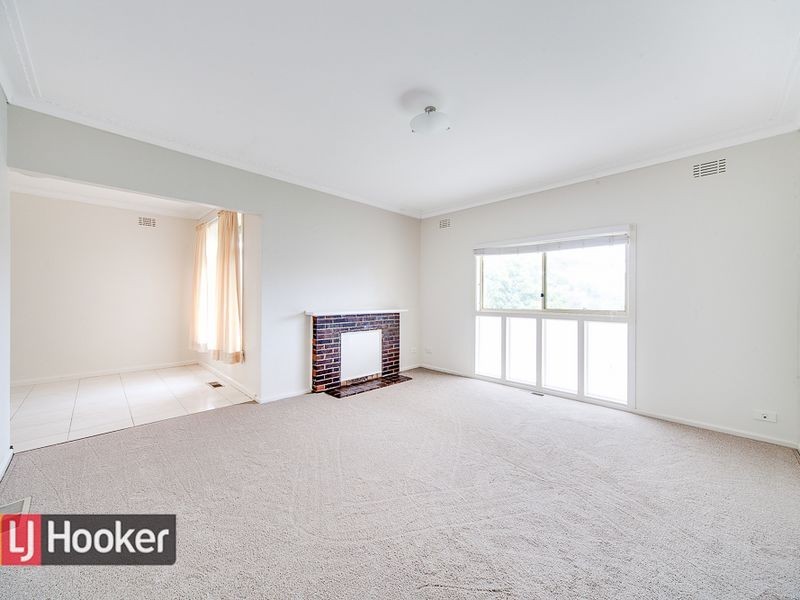 8 STATESMAN AVENUE, Burwood East VIC 3151