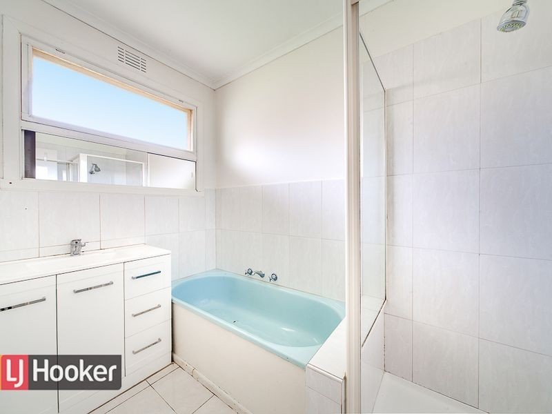 8 STATESMAN AVENUE, Burwood East VIC 3151