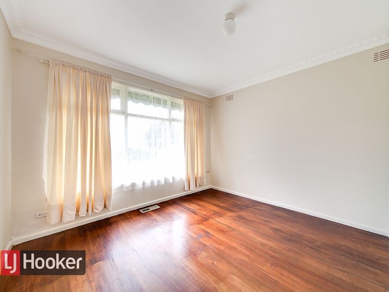 8 STATESMAN AVENUE, Burwood East VIC 3151