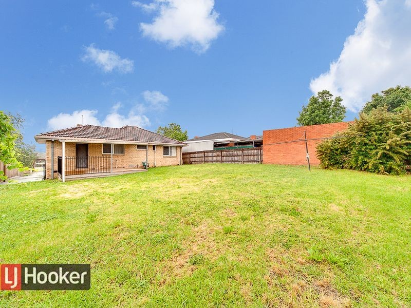 8 STATESMAN AVENUE, Burwood East VIC 3151