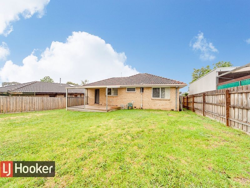 8 STATESMAN AVENUE, Burwood East VIC 3151