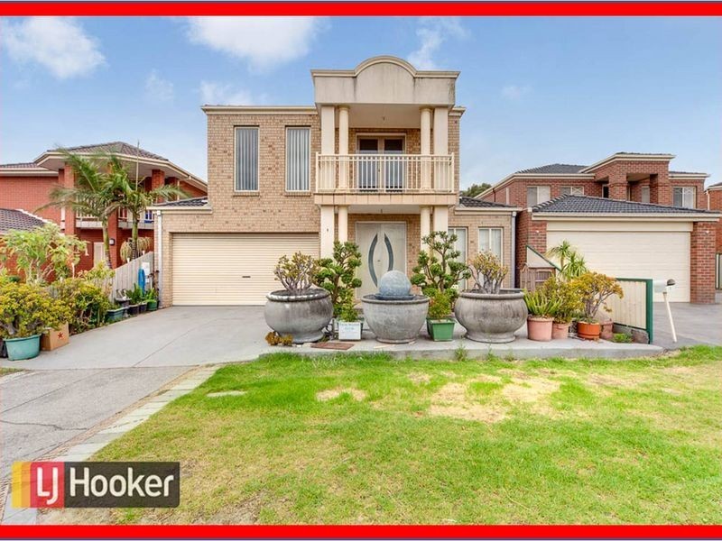 8 MINNIE CRT, Springvale South VIC 3172