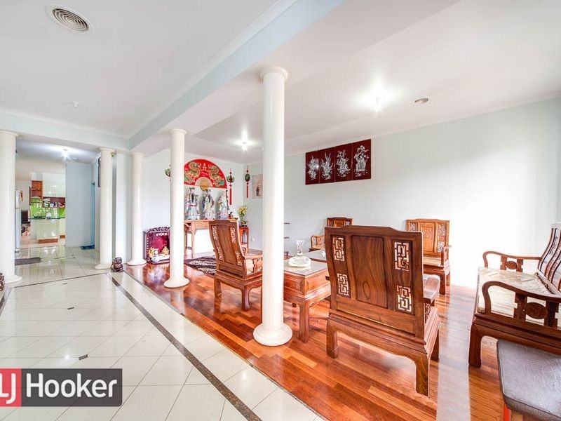 8 MINNIE CRT, Springvale South VIC 3172