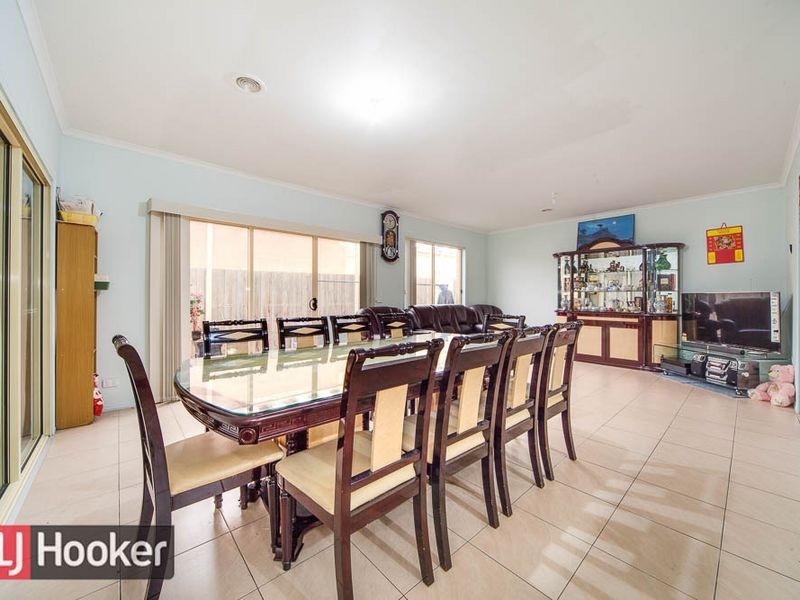 8 MINNIE CRT, Springvale South VIC 3172