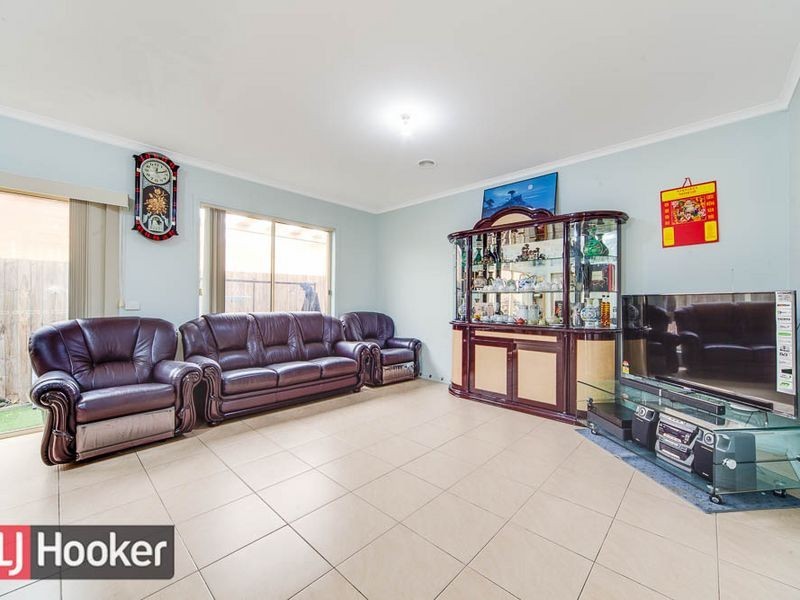 8 MINNIE CRT, Springvale South VIC 3172