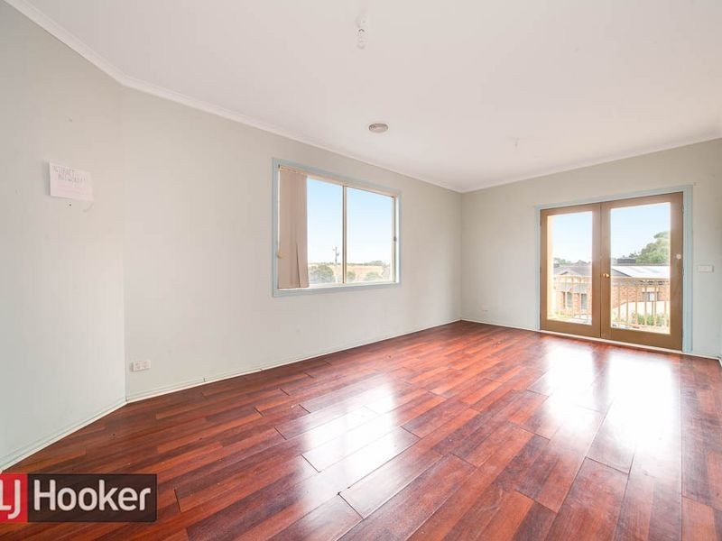 8 MINNIE CRT, Springvale South VIC 3172