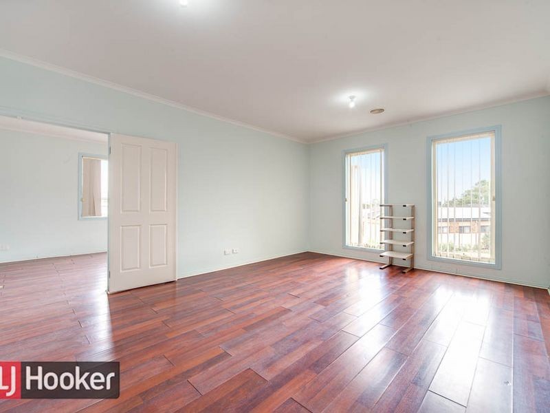 8 MINNIE CRT, Springvale South VIC 3172