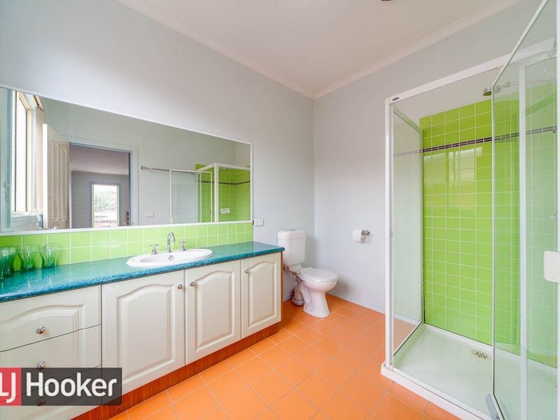 8 MINNIE CRT, Springvale South VIC 3172