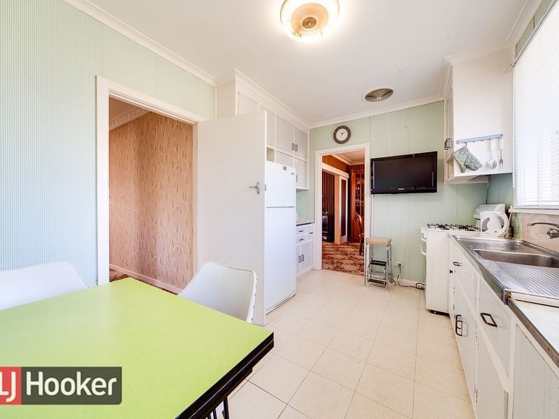 2 CARLYON CRT, Springvale VIC 3171