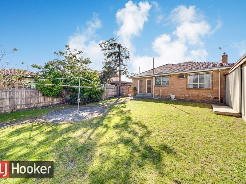 2 CARLYON CRT, Springvale VIC 3171