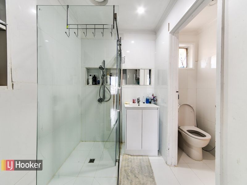 4/247 GLADSTONE ROAD, Dandenong North VIC 3175