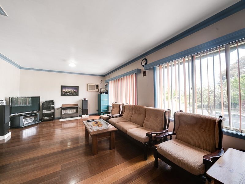 24 MIDDLEBOROUGH RD, Burwood East VIC 3151