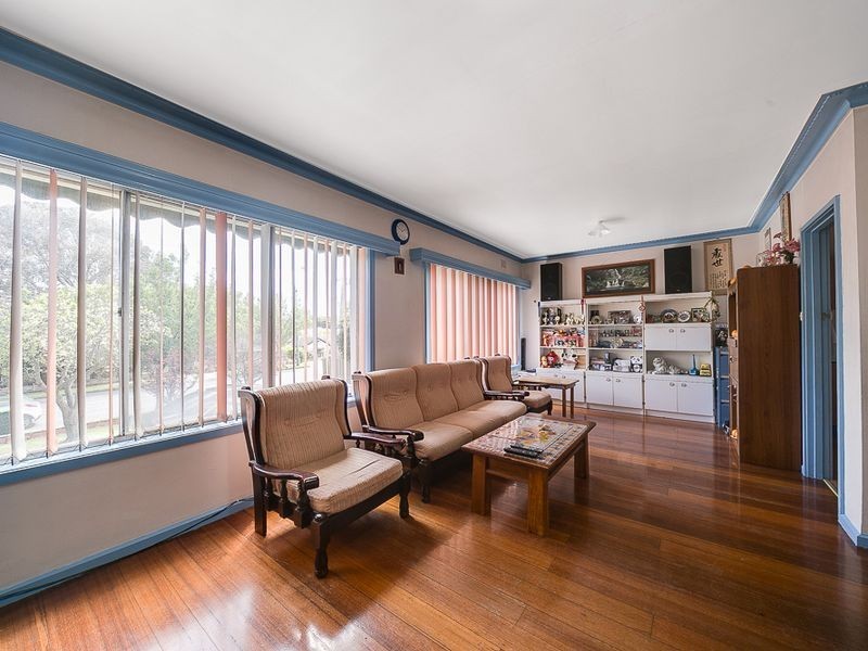 24 MIDDLEBOROUGH RD, Burwood East VIC 3151