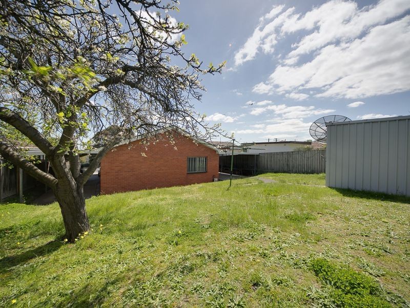 24 MIDDLEBOROUGH RD, Burwood East VIC 3151