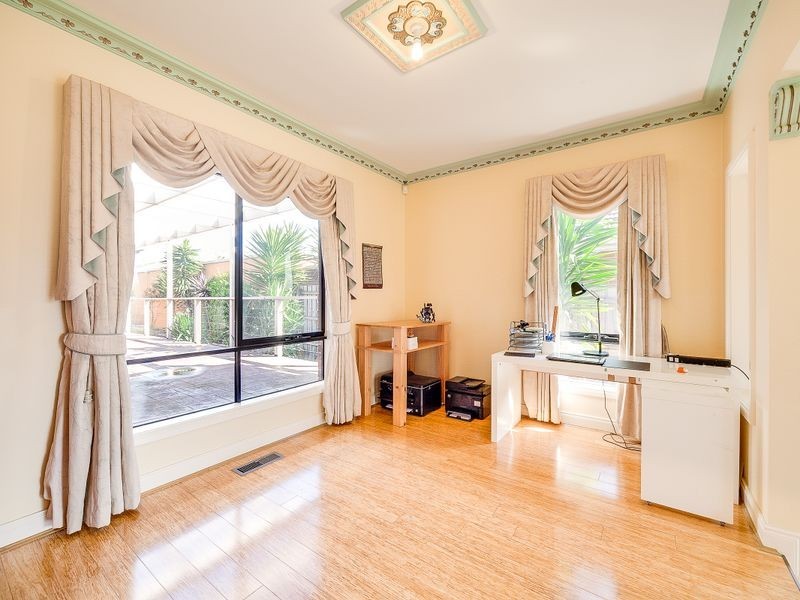 77 ORMOND ROAD, Clayton VIC 3168