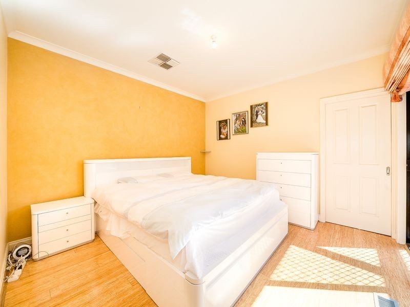 77 ORMOND ROAD, Clayton VIC 3168