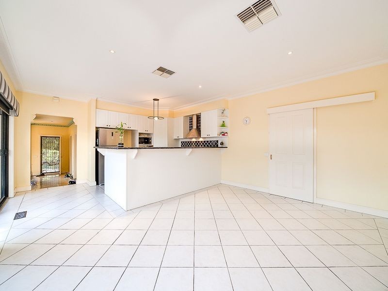 77 ORMOND ROAD, Clayton VIC 3168