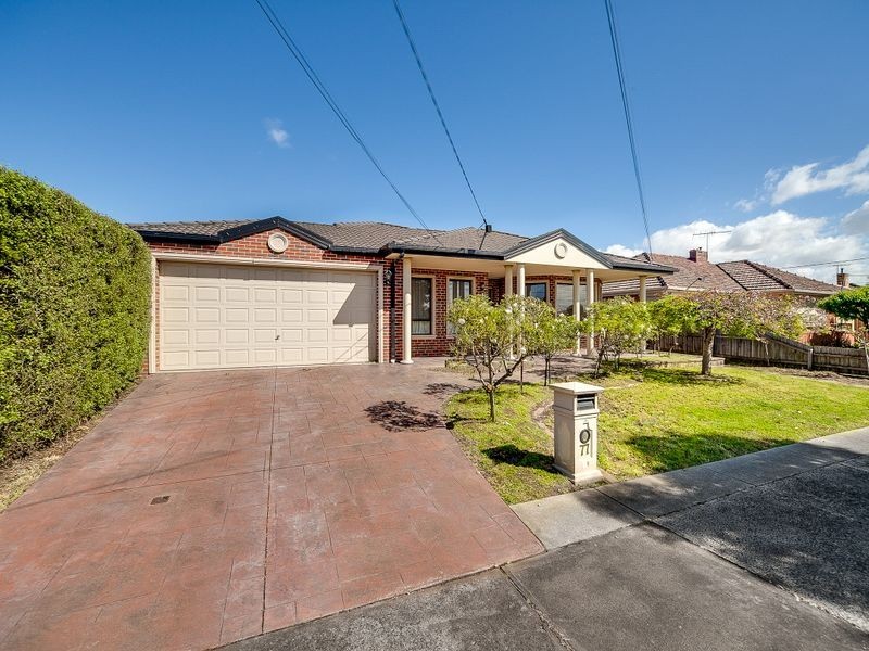 77 ORMOND ROAD, Clayton VIC 3168