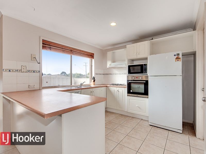 2 Ashbrook Way, Cranbourne West VIC 3977