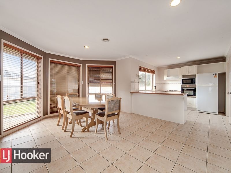2 Ashbrook Way, Cranbourne West VIC 3977