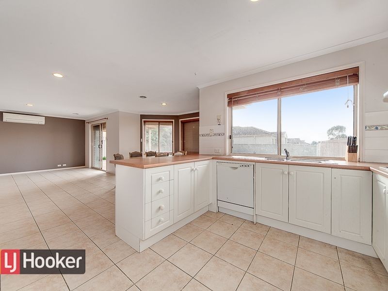 2 Ashbrook Way, Cranbourne West VIC 3977