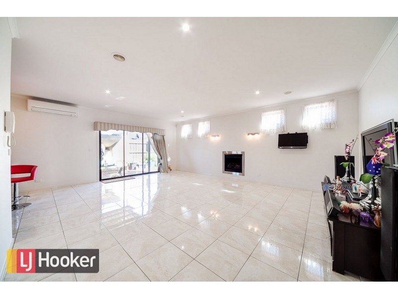 9 Pharaoh Drive, Cranbourne VIC 3977